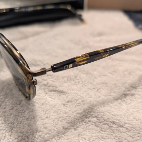 OTIS SUNGLASSES SCARLETT DARK TORTOISE POLARIZED PERFECT NEW W/CASE - Picture 4 of 7